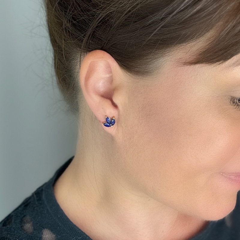 YNES MINI øreringe, lapis lazuli og 18K forgyldt sterling sølv.